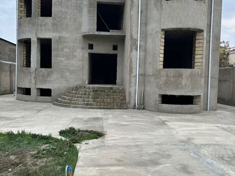 6 otaqlı həyət evi/bağ evi - Novxanı q. - 312 m²