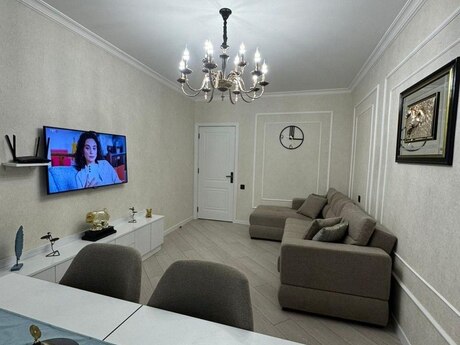4 otaqlı köhnə tikili - Azadlıq Prospekti m. - 70 m²