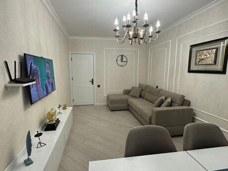 4 otaqlı köhnə tikili - Azadlıq Prospekti m. - 70 m²