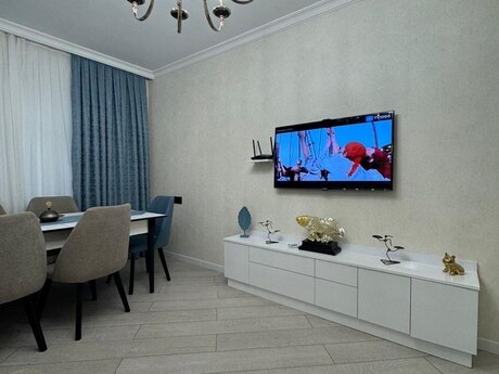 4 otaqlı köhnə tikili - Azadlıq Prospekti m. - 70 m²