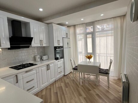 3 otaqlı köhnə tikili - 28 May m. - 80 m²