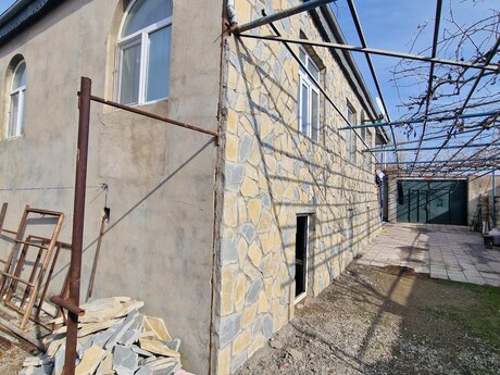 4 otaqlı həyət evi/bağ evi - Zabrat q. - 147 m²