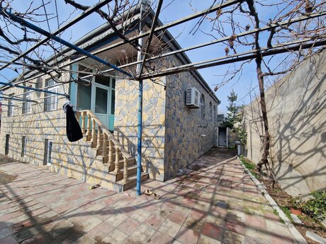 4 otaqlı həyət evi/bağ evi - Zabrat q. - 147 m²