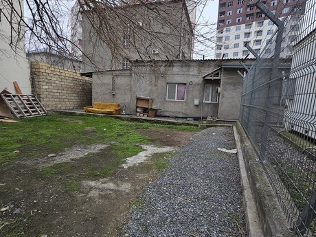 6 otaqlı həyət evi/bağ evi - 7-ci mikrorayon q. - 150 m²