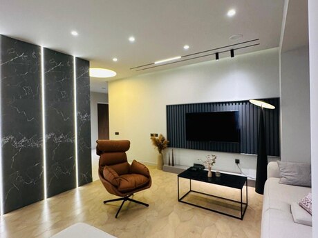 3-комн. новостройка - м. 8 ноября - 148 м²