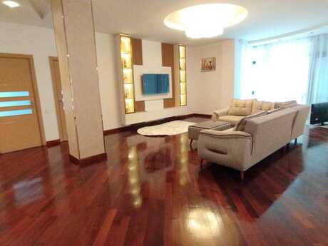 Elan №5877018 - Bakı, 28 May m., 3 otaqlı, 140 m², 12/16 mərtəbə