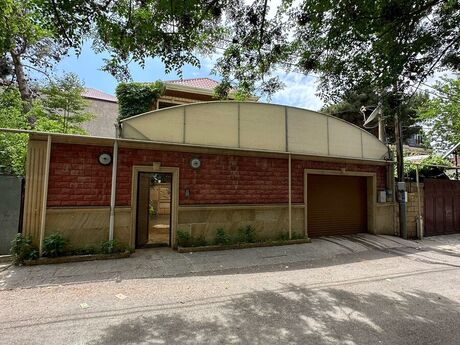 House with Garden, Villa For Sale