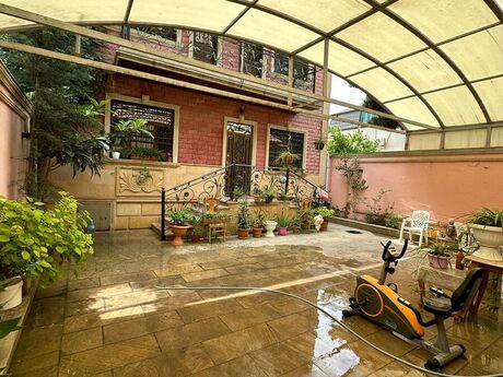 5 otaqlı həyət evi/bağ evi - Biləcəri q. - 220 m²