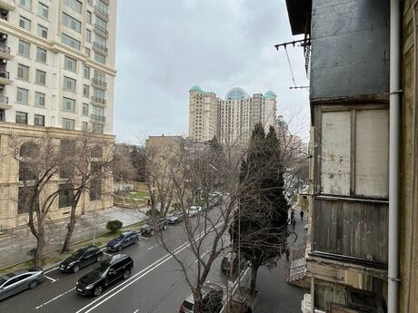 3 otaqlı köhnə tikili - Elmlər Akademiyası m. - 70 m²