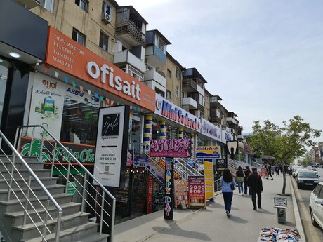 Obyekt - İnşaatçılar m. - 124 m²