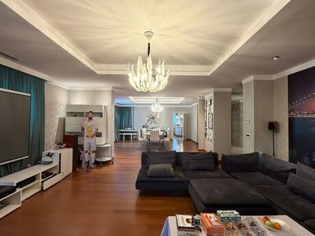 5 otaqlı yeni tikili - Şah İsmayıl Xətai m. - 250 m²