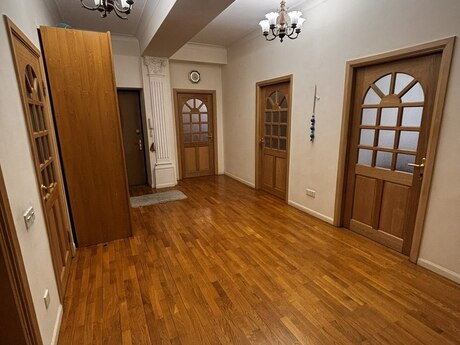 4 otaqlı mənzil, 170 m², 28 May: 460 000 ₼ 4