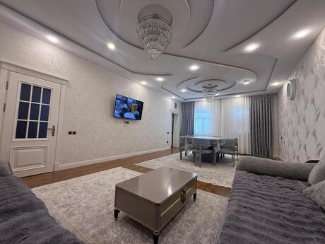 4 otaqlı həyət evi/bağ evi - Bakıxanov q. - 255 m²