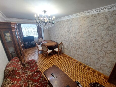 5 otaqlı köhnə tikili - Azadlıq Prospekti m. - 120 m²