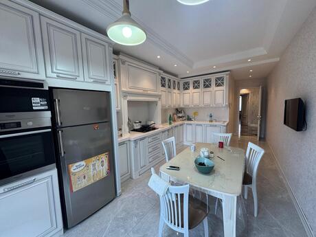 3-комн. новостройка - м. Элмляр Академиясы - 140 м²