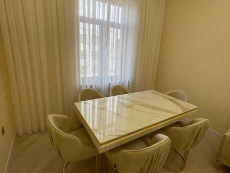 3 otaqlı köhnə tikili - 28 May m. - 100 m²