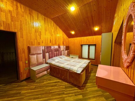 7 otaqlı həyət evi/bağ evi - Quba - 555 m²