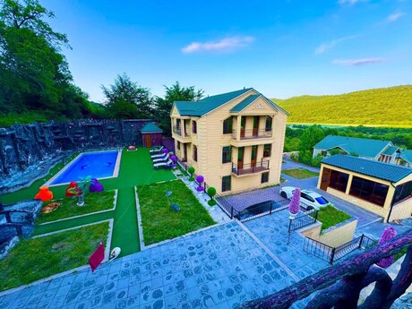 7 otaqlı həyət evi/bağ evi - Quba - 555 m²