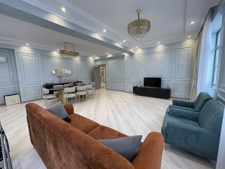 Elan №5881057 - Bakı, 28 May m., 4 otaqlı, 166 m², 15/18 mərtəbə