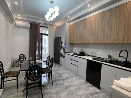 4-room apartment, 166 m², 28 May: 670 000 ₼ 3