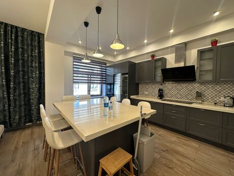 4 otaqlı yeni tikili - Ağ şəhər q. - 170 m²