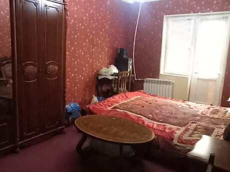 3 otaqlı köhnə tikili - 8-ci mikrorayon q. - 80 m²