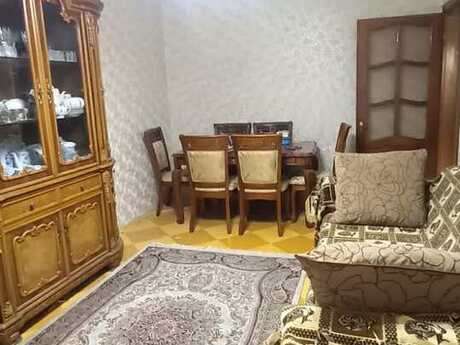 3 otaqlı köhnə tikili - 8-ci mikrorayon q. - 80 m²