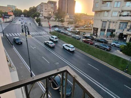 Elan №5883981 - Bakı, İçəri Şəhər m., 2 otaqlı, 50 m², 4/4 mərtəbə