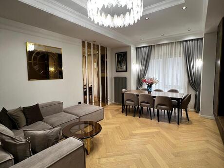 4 otaqlı yeni tikili - Ağ şəhər q. - 141 m²