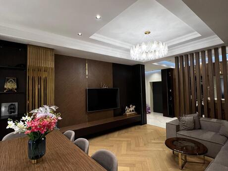 4 otaqlı yeni tikili - Ağ şəhər q. - 141 m²