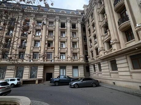 5 otaqlı yeni tikili - Bayıl q. - 260 m²