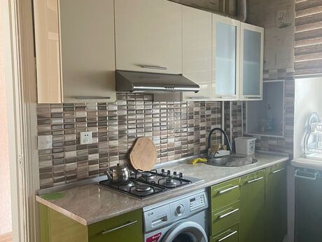 2 otaqlı köhnə tikili - 28 May m. - 55 m²