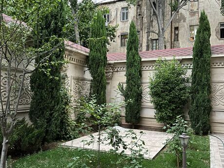 10 otaqlı həyət evi/bağ evi - Nəriman Nərimanov m. - 1100 m²