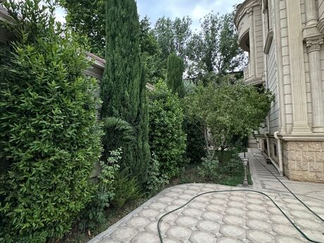 10 otaqlı həyət evi/bağ evi - Nəriman Nərimanov m. - 1100 m²