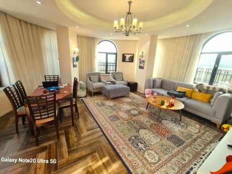 Объявление №5885742 - Баку, м. Низами, 4-комн., 135 м², 10/10 этаж