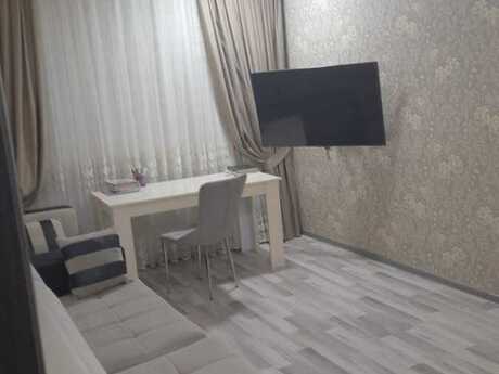 4 otaqlı köhnə tikili - Yeni Günəşli q. - 100 m²
