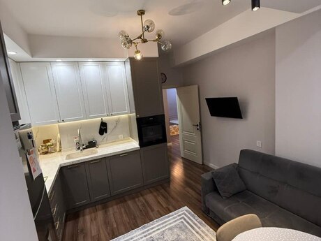3 otaqlı yeni tikili - İnşaatçılar m. - 117 m²