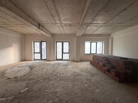 5 otaqlı yeni tikili - Ağ şəhər q. - 240 m²