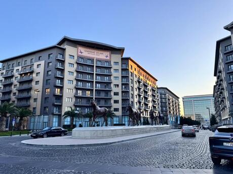 5 otaqlı yeni tikili - Ağ şəhər q. - 240 m²