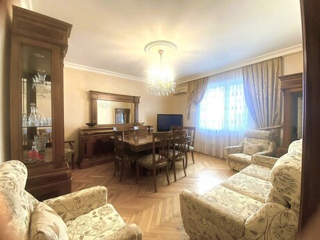 4 otaqlı köhnə tikili - Elmlər Akademiyası m. - 115 m²