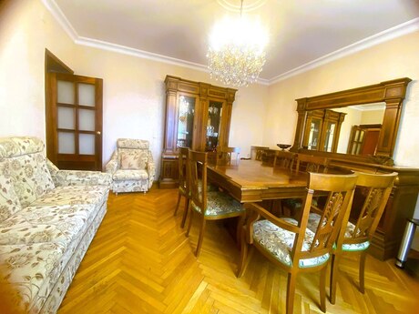 4 otaqlı köhnə tikili - Elmlər Akademiyası m. - 115 m²