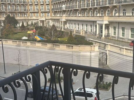 4 otaqlı yeni tikili - Ağ şəhər q. - 146 m²
