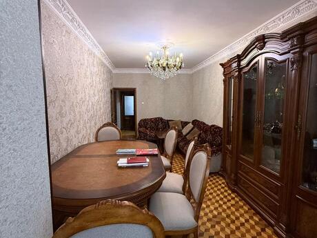 5 otaqlı köhnə tikili - Azadlıq Prospekti m. - 130 m²