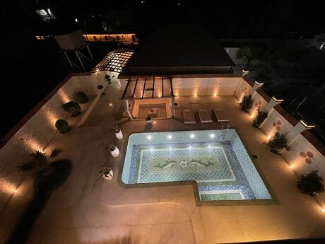 7 otaqlı həyət evi/bağ evi - Novxanı q. - 365 m²