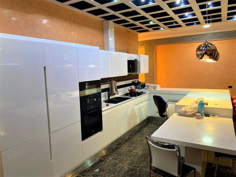 4 otaqlı yeni tikili - Şah İsmayıl Xətai m. - 250 m²