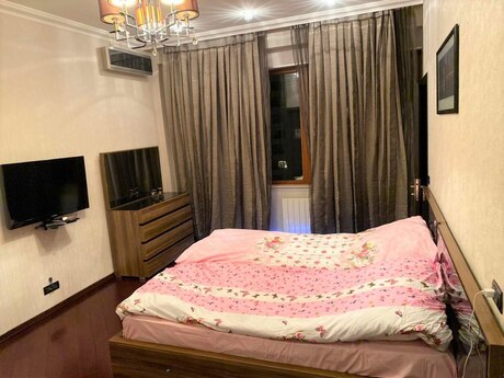 4-room apartment for rent, 250 m², Şah İsmayıl Xətai: 1 900 ₼/mo 5