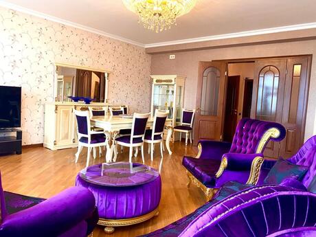 Elan №5888586 - Bakı, Gənclik m., 4 otaqlı, 210 m², 10/16 mərtəbə