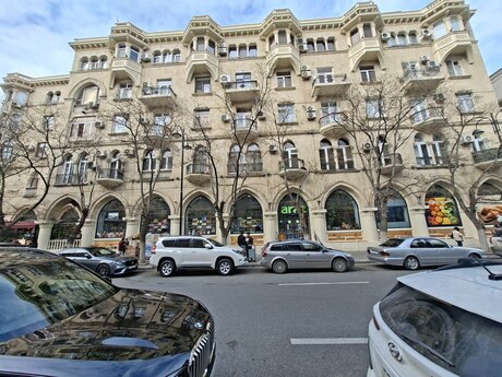 Obyekt - Sahil m. - 240 m²