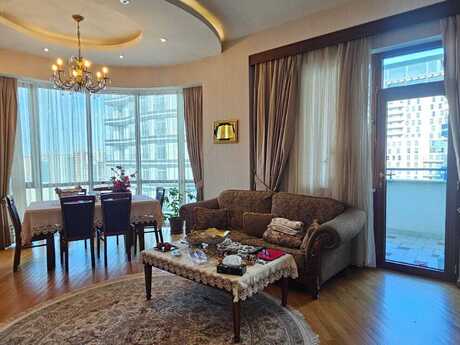 Elan №5889351 - Bakı, 28 May m., 3 otaqlı, 135 m², 17/21 mərtəbə