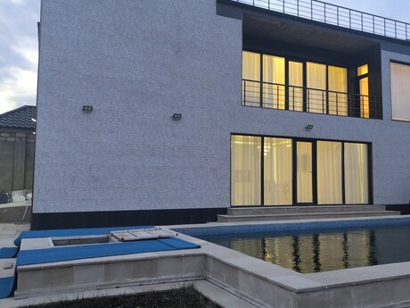 5 otaqlı həyət evi/bağ evi - Novxanı q. - 600 m²